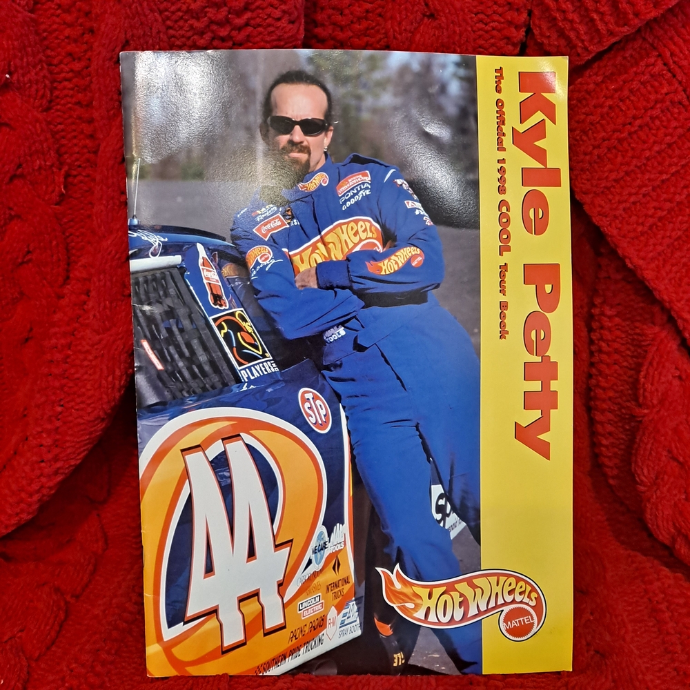 Mattel Hot Wheels Kyle Petty 1998 Cool Tour Book Collectible